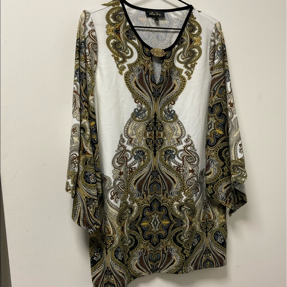 Beautifully Patterned Long Sleeve Melissa Paige Bell Sleeve Top! - Picture 6 of 12